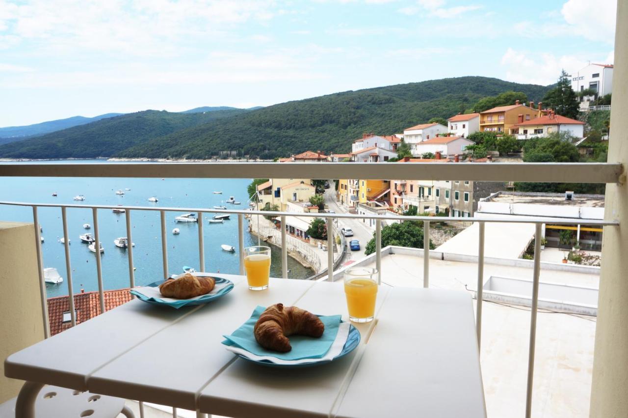 Apartment Layla - Intermezzo With Sea View In Center Of Rabac Exterior foto