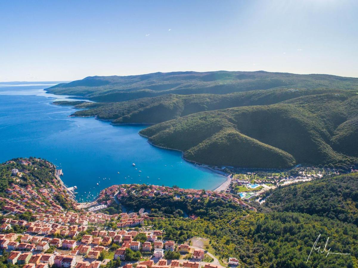 Apartment Layla - Intermezzo With Sea View In Center Of Rabac Exterior foto